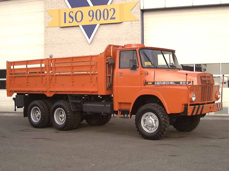 henschel-6X6.jpg